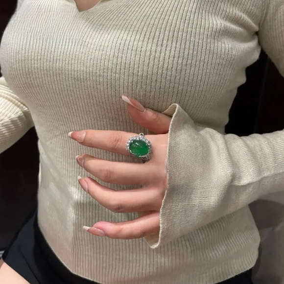 Chalcedony Cabochon Silver Ring | side profile detail