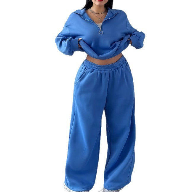 Blue cropped half-zip sweatshirt with ring pull and wide-leg sweatpants with high elastic waistband