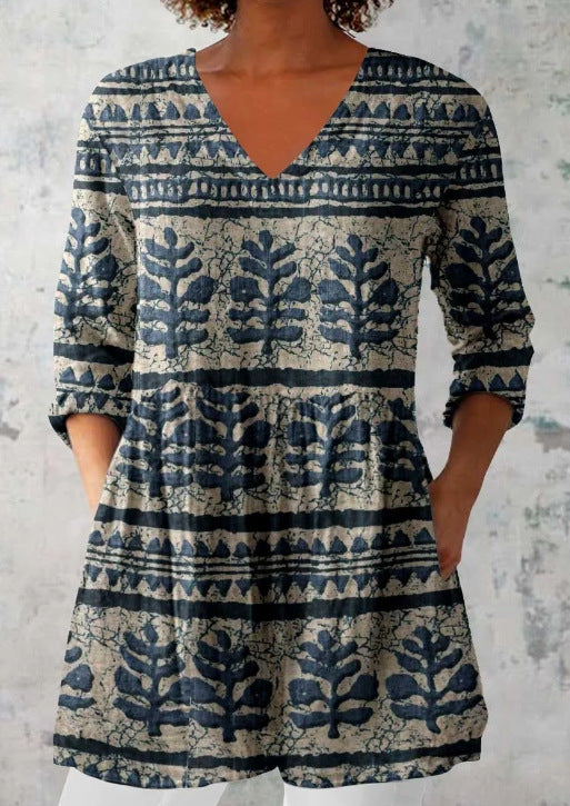 V neck tunic in a digital floral print with the peplum skimming the waist and hip