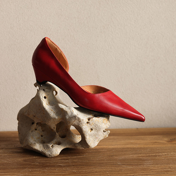 Cowhide Retro Pointed Toe Sandals | lifestyle in use scene