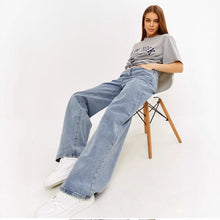 Wide-Leg Baggy Jeans in Light Wash Denim