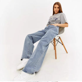 Wide-Leg Baggy Jeans in Light Wash Denim