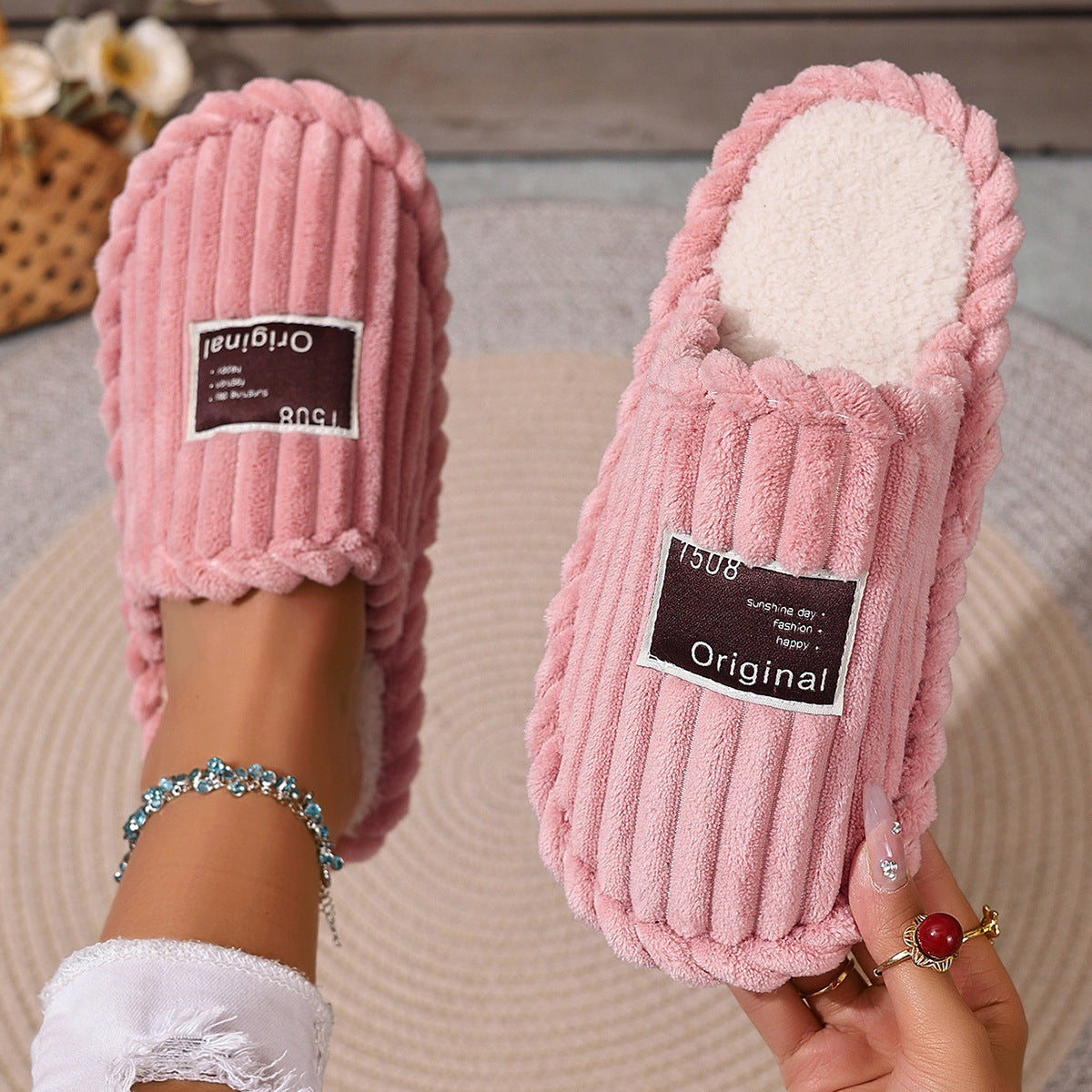 Pink option, size 44-45: ribbed plush slippers with a cream plush lining and an Original label patch