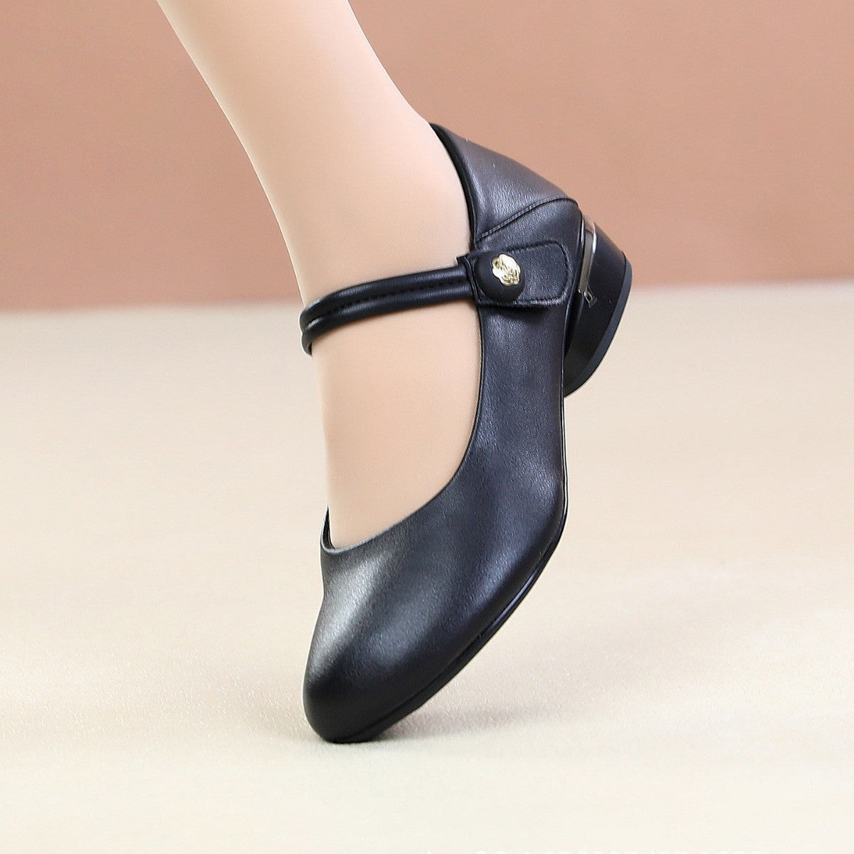 Round toe polished leather pump with strap