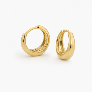Close up of the precision hinge closure on the gold hoop