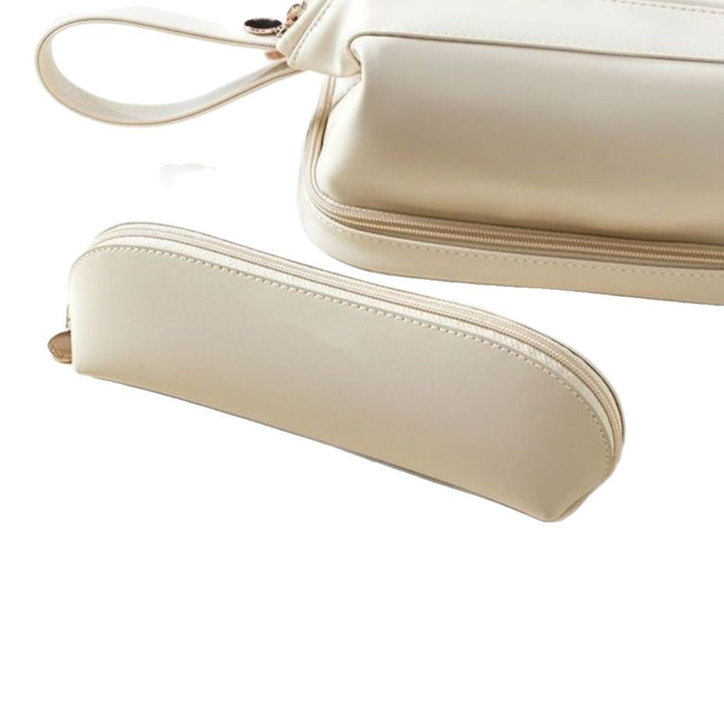 Waterproof Portable Cosmetic | in-use moment
