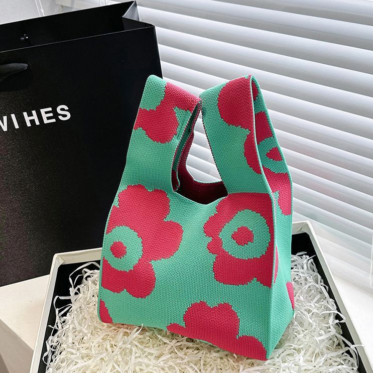 Small knitted handbag with a stretchy body and a wide open top mouth