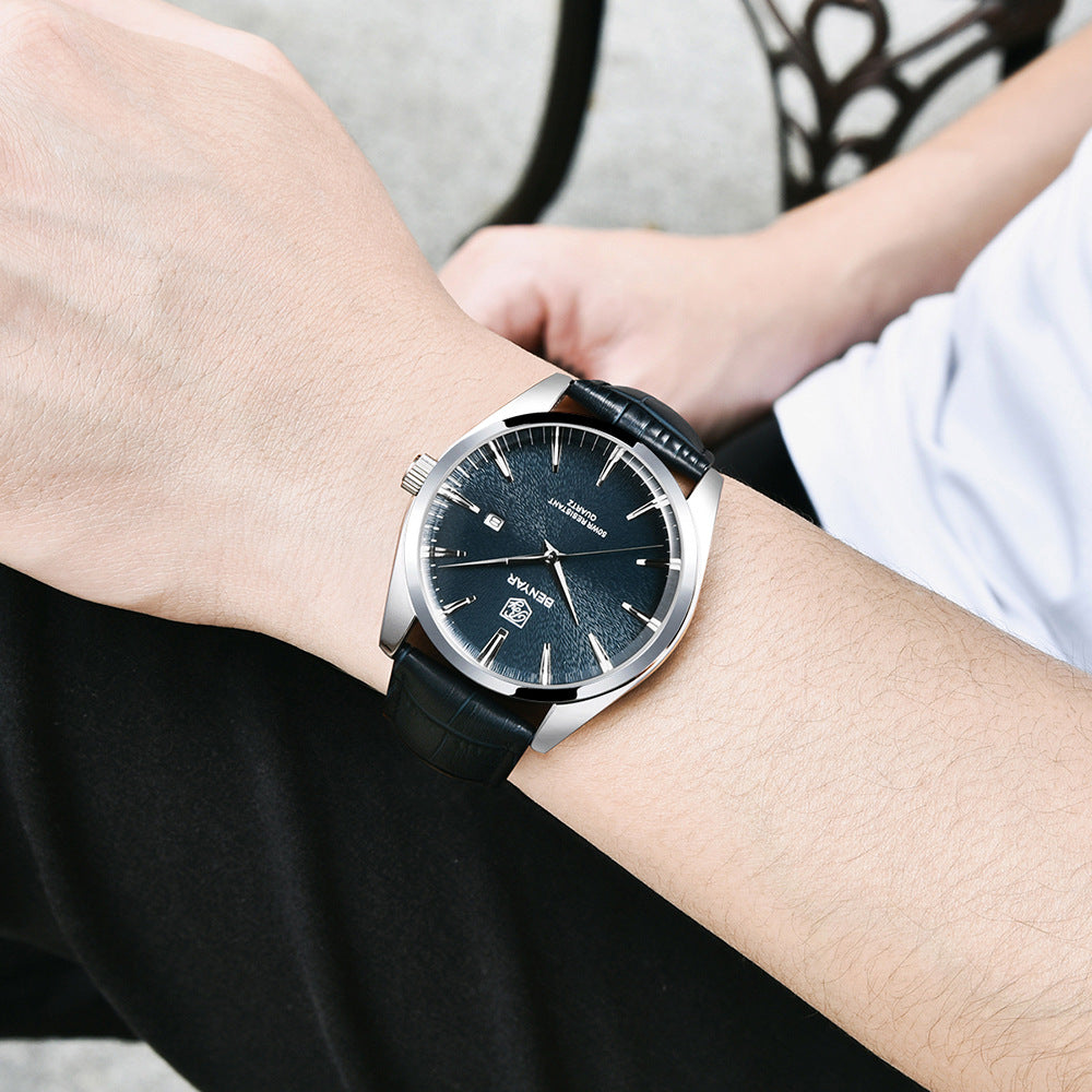 Man wearing the BENYAR quartz watch with a black dial and black leather strap on his wrist
