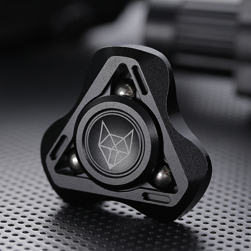 Side profile of the flat triangular metal fox fidget spinner