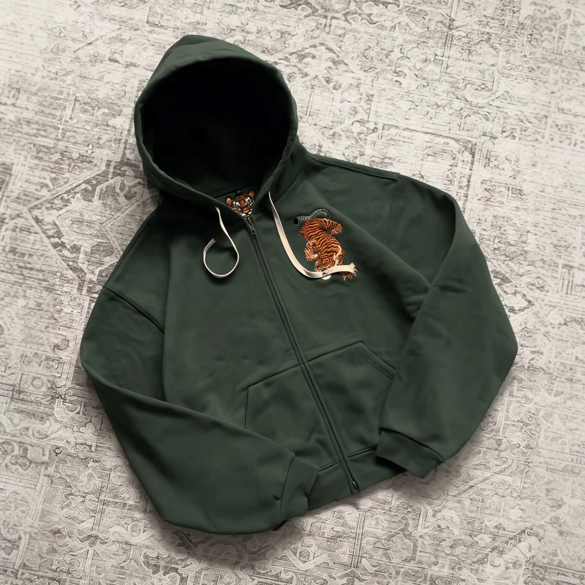 Green zip-up hooded sweatshirt with embroidered orange tiger, size M variant image