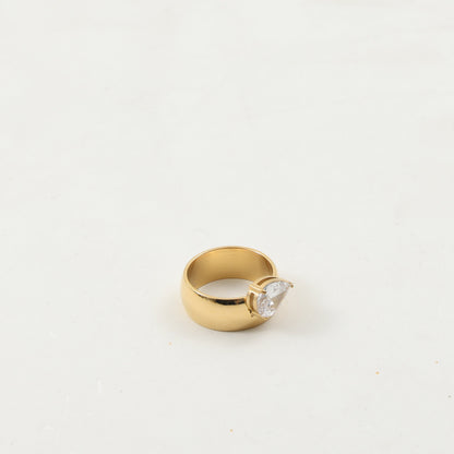 Drop zircon gold-plated ring, front view of the faceted arc stone on the band