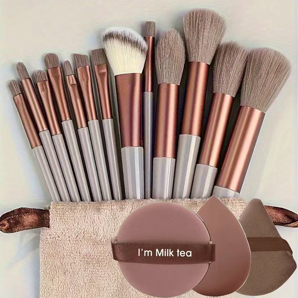 13 piece makeup brush set, angled brush and liner brush detail
