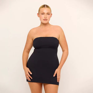 Front view of black strapless bandeau bodycon mini dress on curvy model