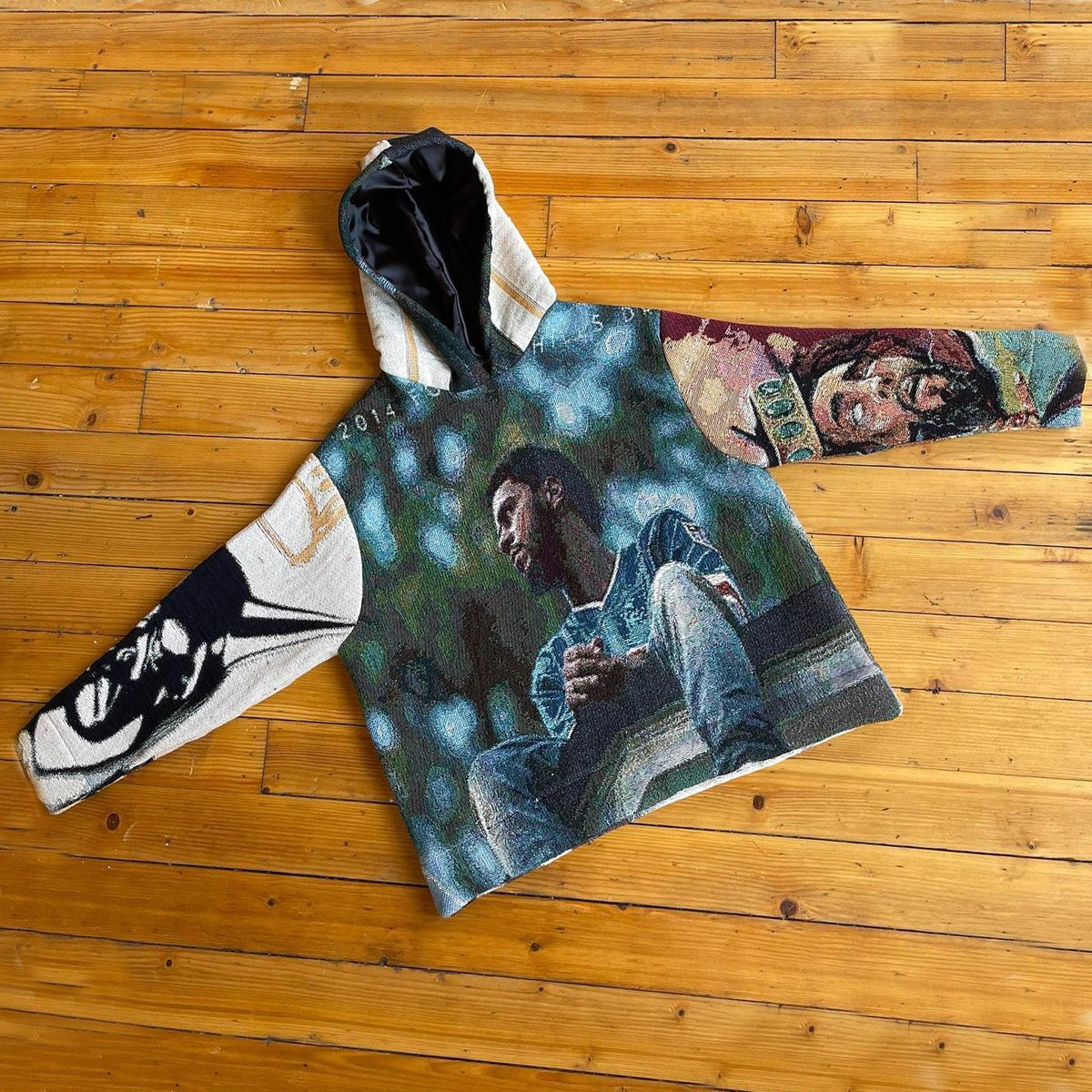 Tapestry print hoodie option photo, size XL