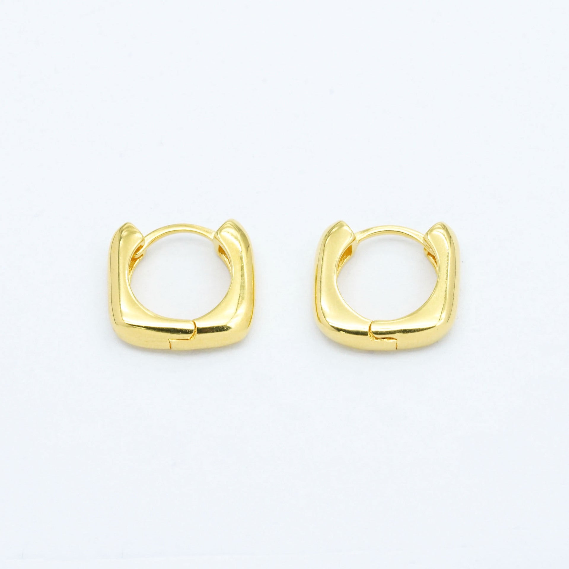 Earrings | in use scenario daily moment