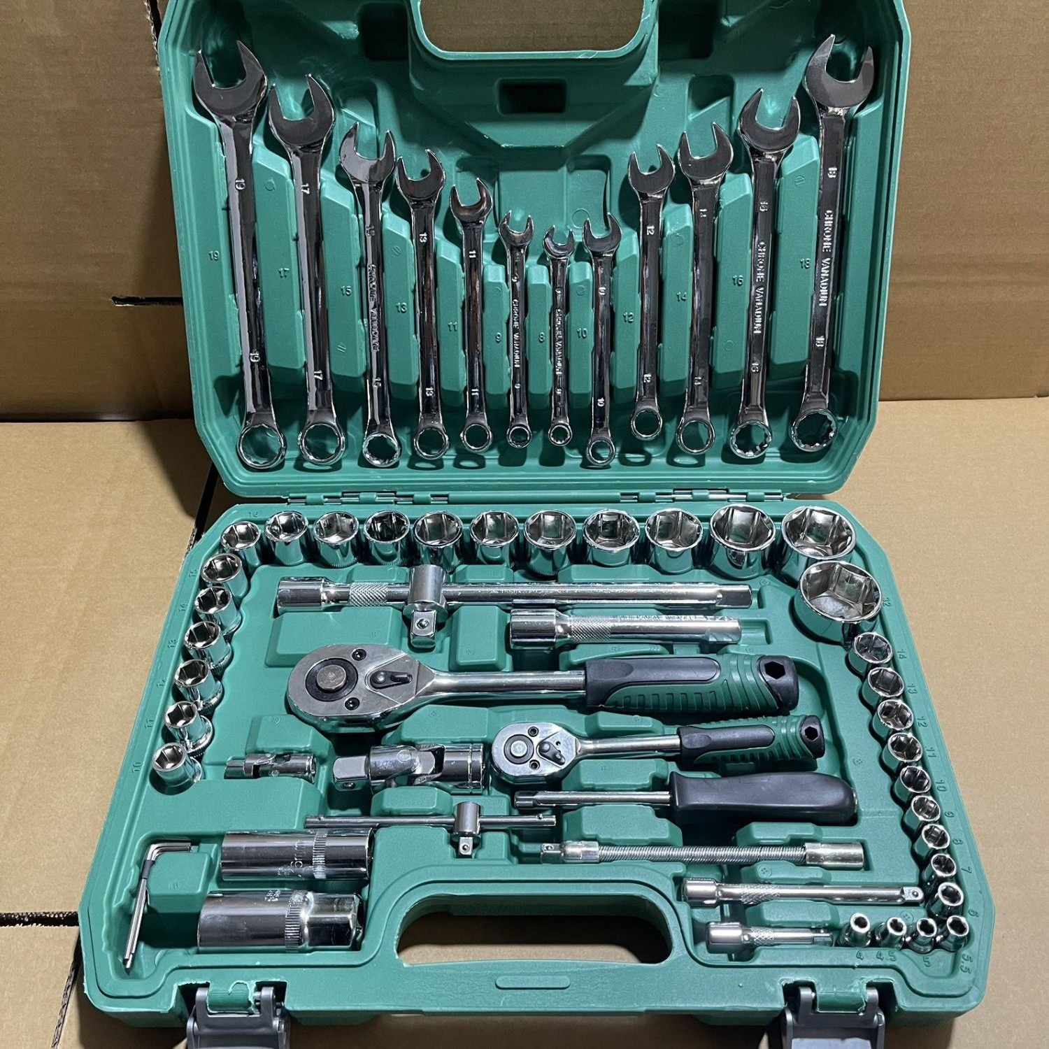 Professional 150-Piece Socket Wrench Set | secondary detail close up