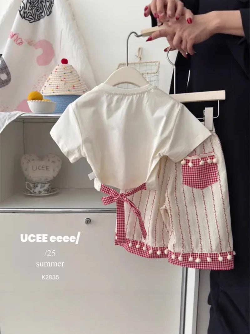 Detail of the seams and short sleeve finish on the girls' bow print set