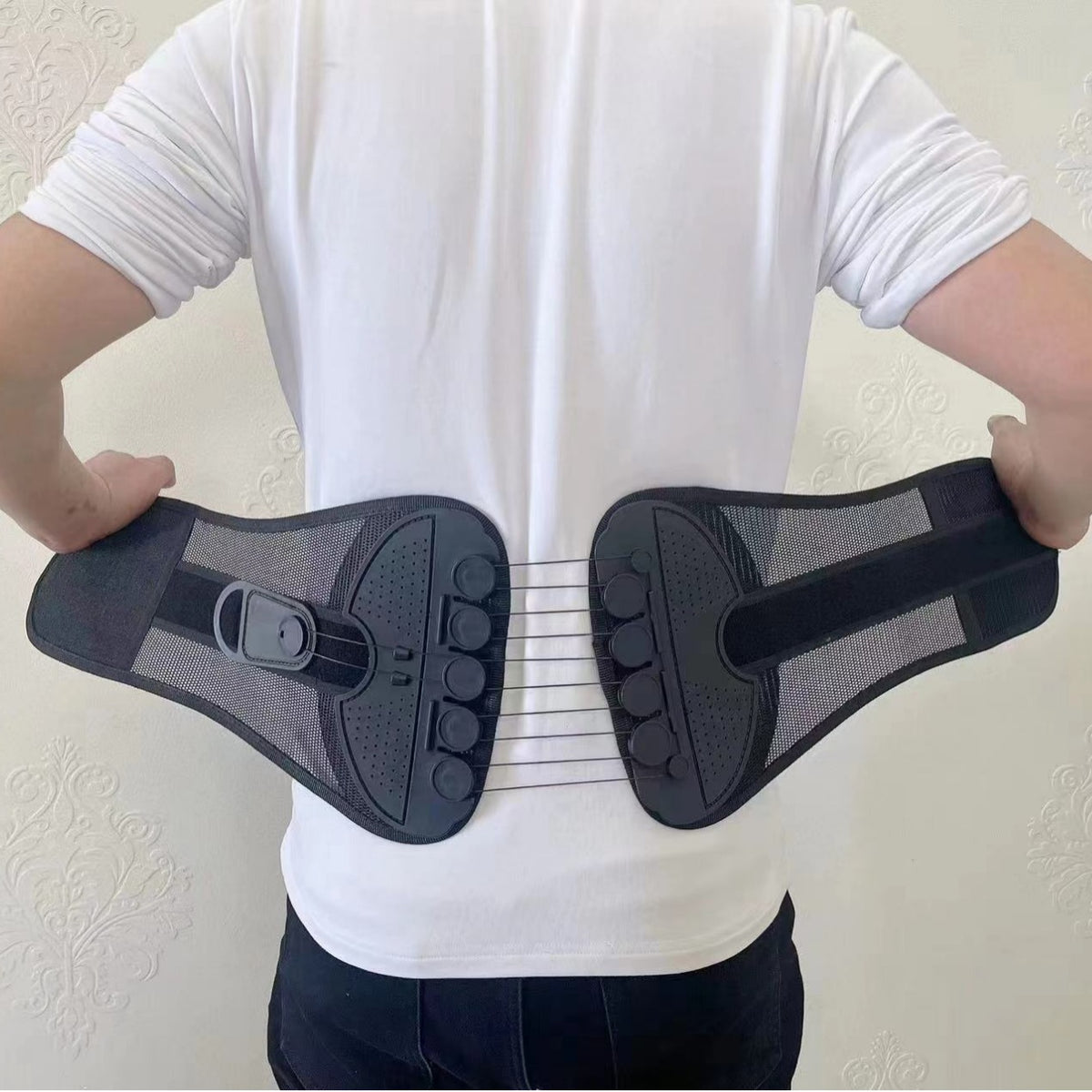 Double pulley drawstring cords across the back panels of the belt