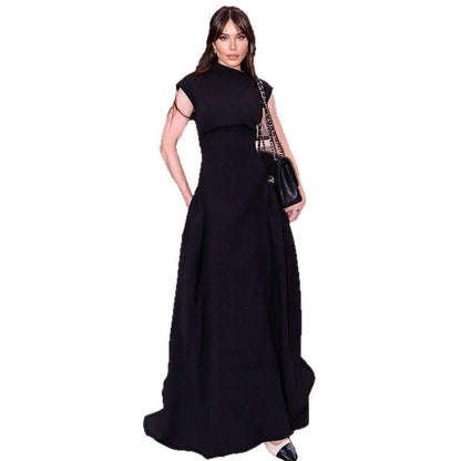 High waist construction of the sleeveless long maxi dress
