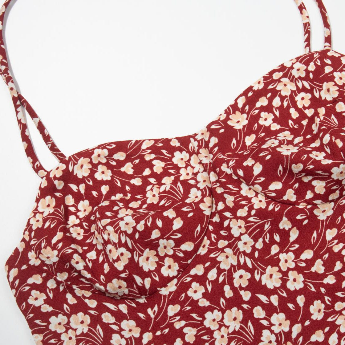 Fitted waist and flared A line skirt of the wine red floral mini dress