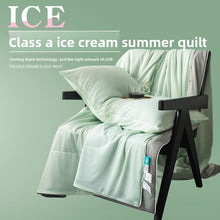 Summer Weight Quilt with Seven Hole Hollow Fibre Fill
