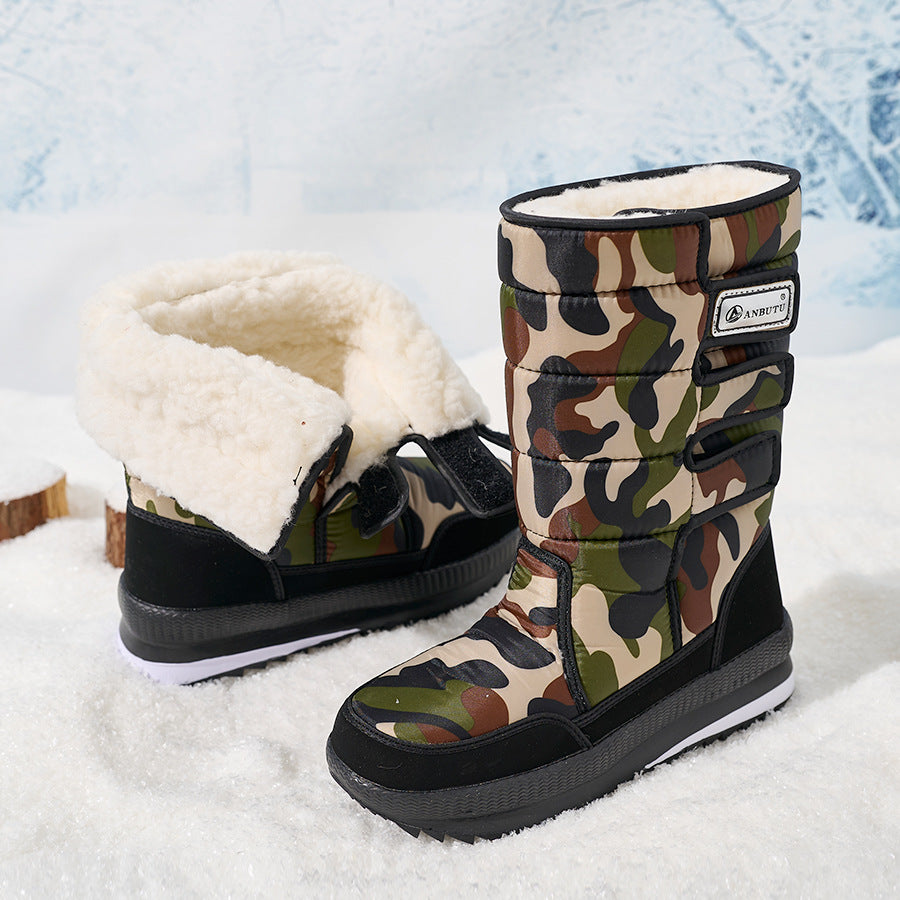 Unisex winter snow boot with camouflage upper, plush lining and lugged rubber sole