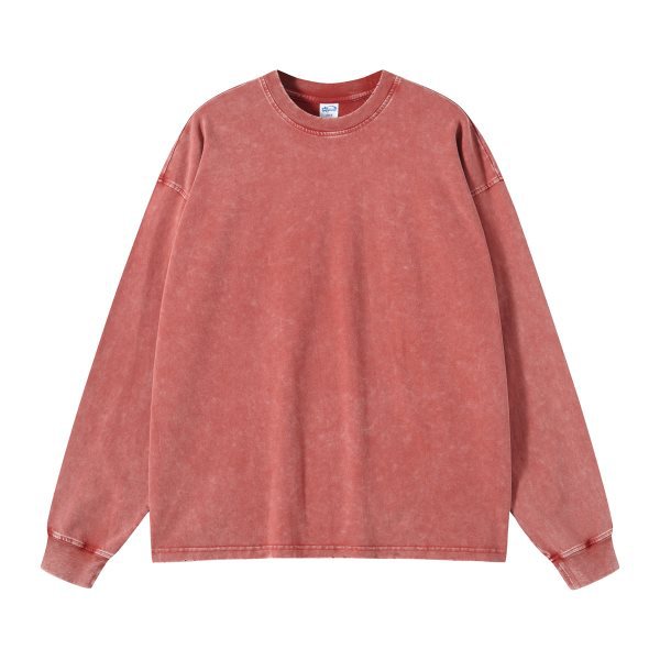 Dropped shoulder seam of the oversized dark red washed cotton blend long sleeve tee