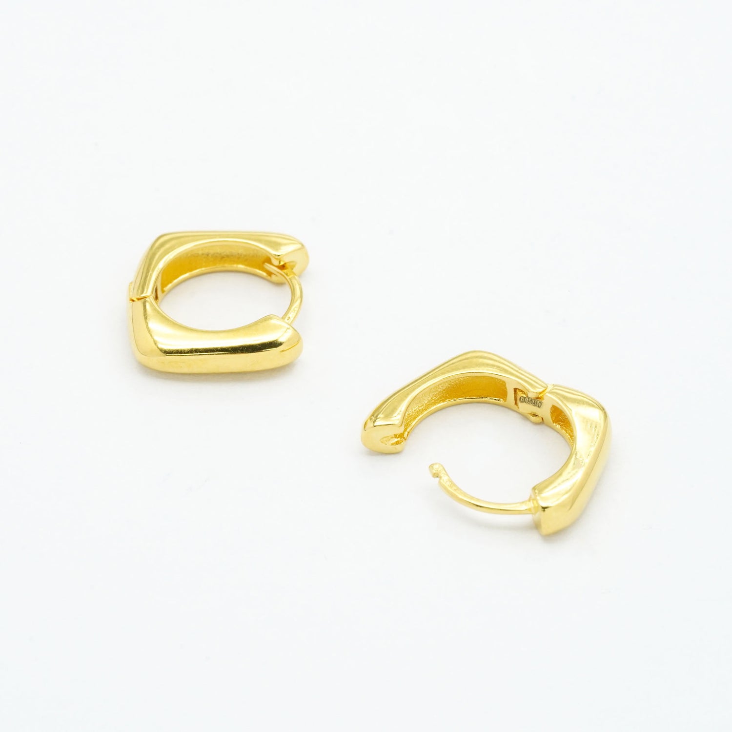 Earrings | macro material texture detail