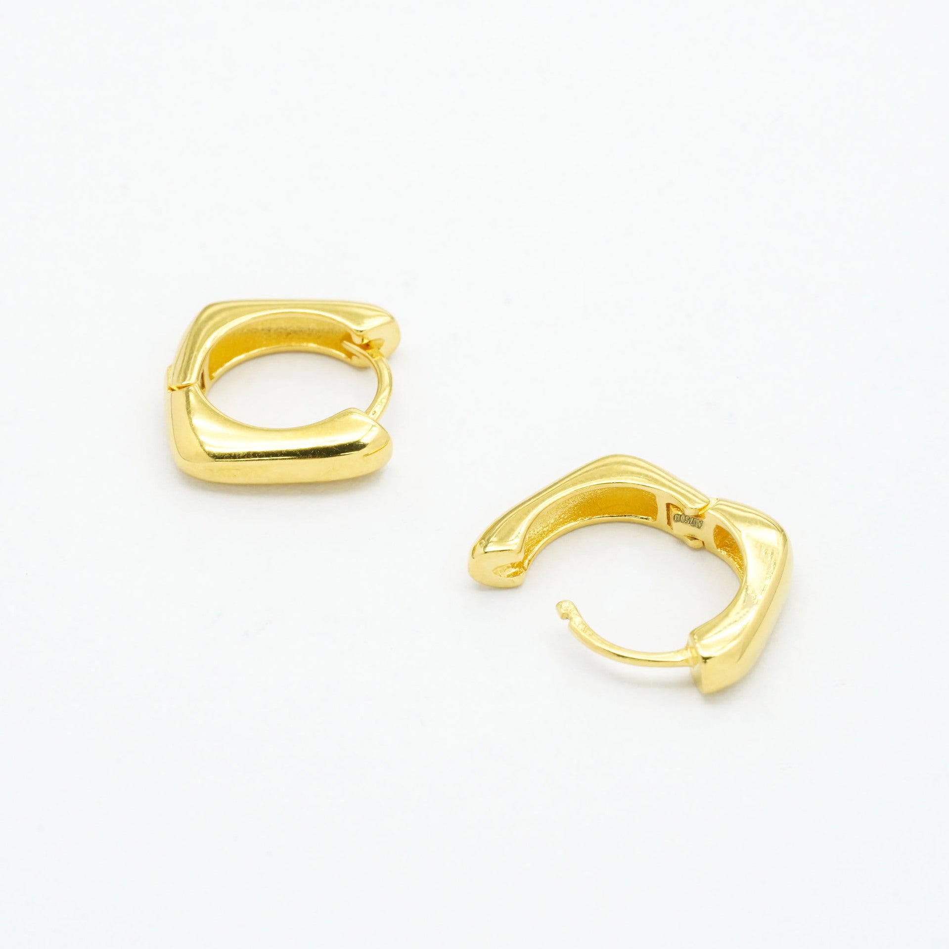 Earrings | macro material texture detail