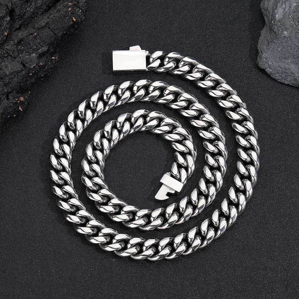 Men's Necklace | in-use moment