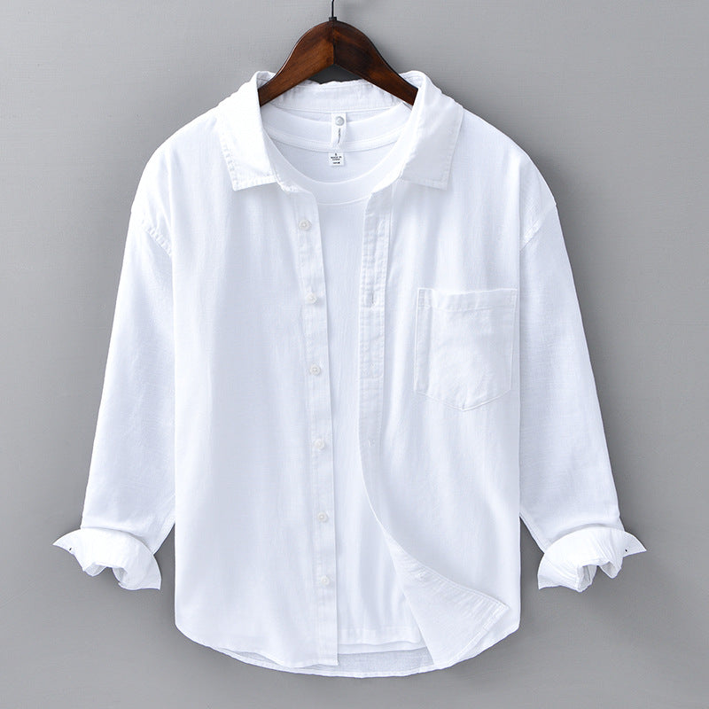 Left chest patch pocket stitched onto the cotton and linen blend shirt