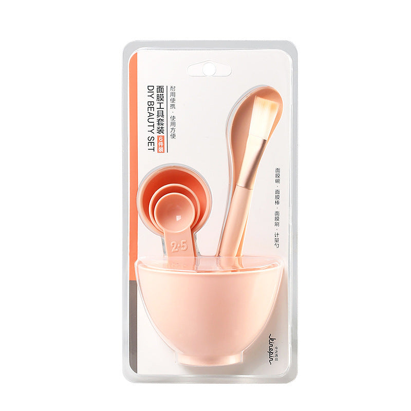 Face mask mixing spatula and measuring scoop from the DIY mask bowl set detail