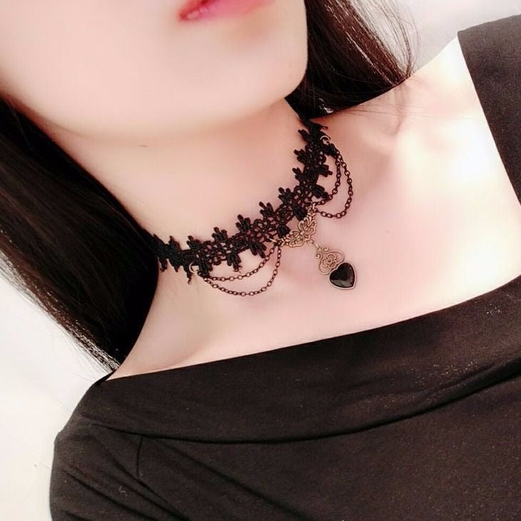 Lace choker necklace with layered alloy chains and glossy teardrop bead tassels
