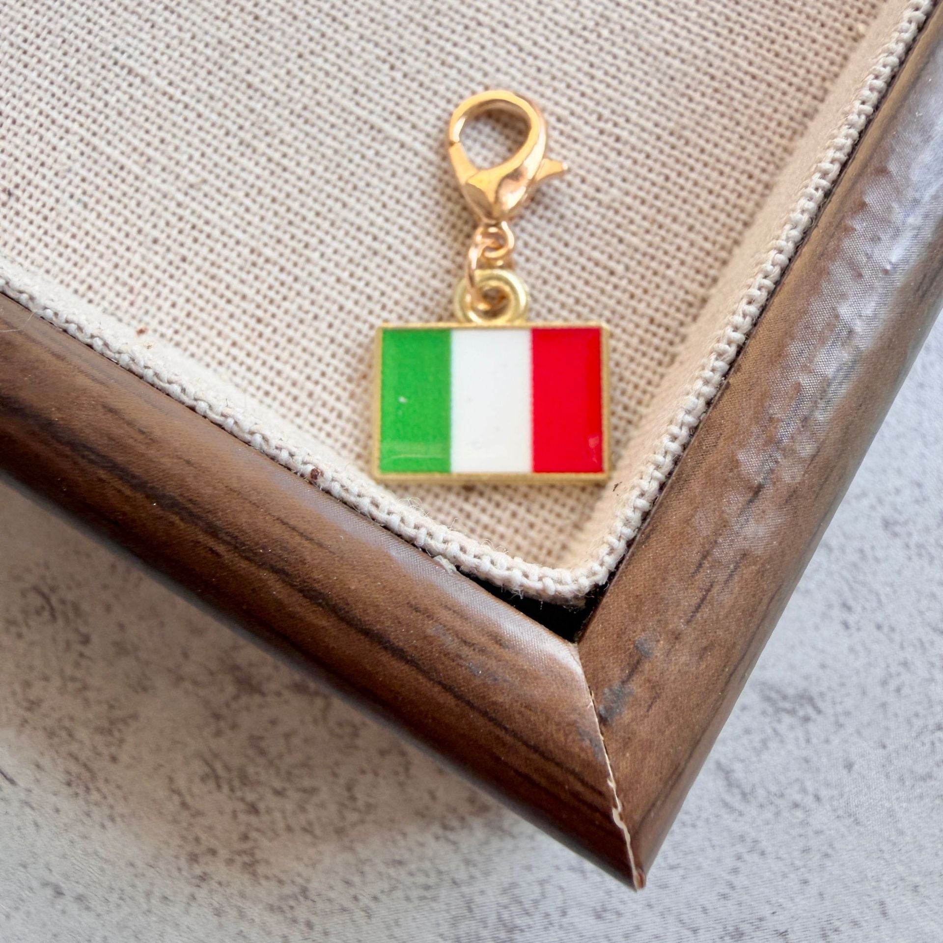 Italy enamel country flag keychain charm on a gold tone lobster clasp for keys and bags