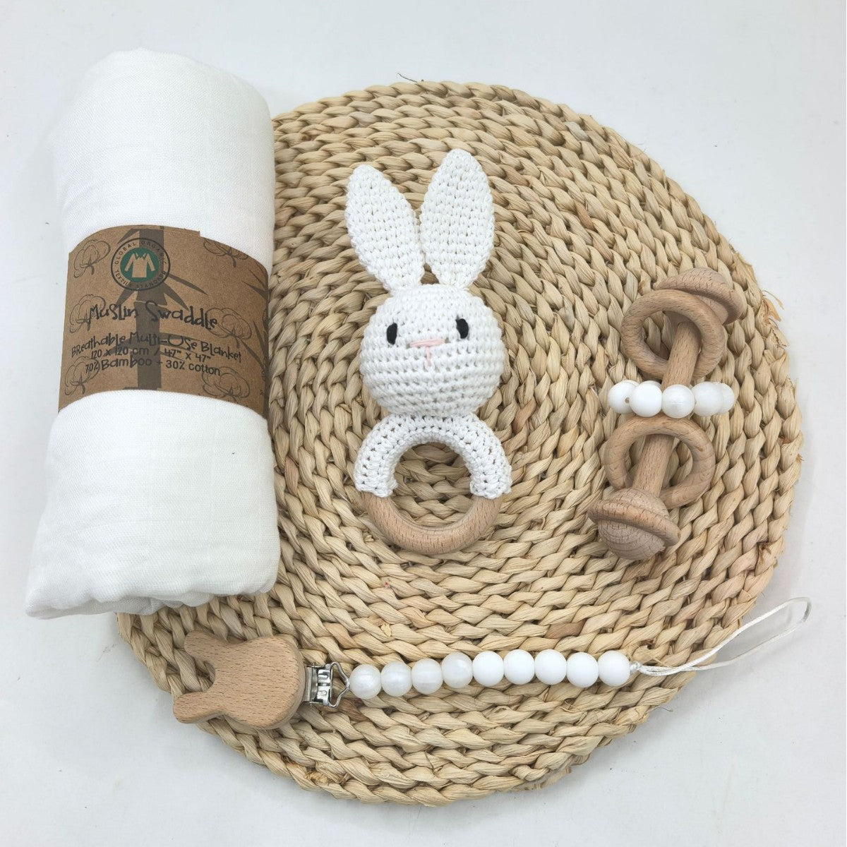 Color and tone detail of the crochet cotton animal rattle