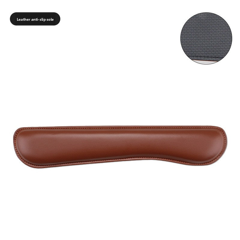 Set of a round mouse pad and a keyboard wrist rest in matching leather look