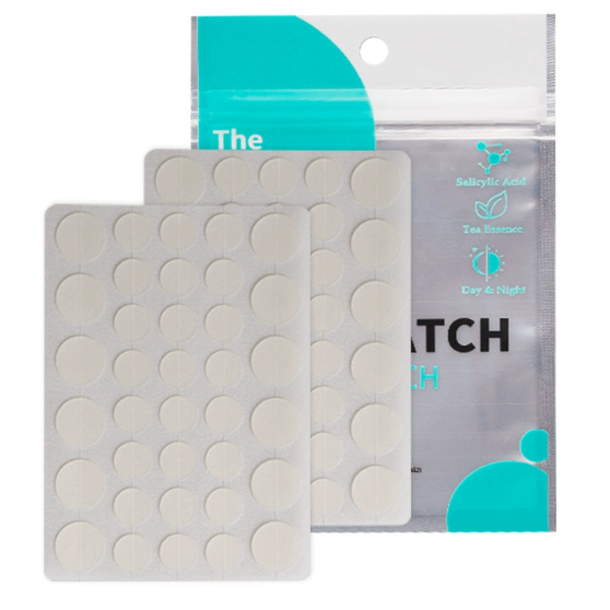 Resealable teal pouch with salicylic acid and tea essence icons beside two sheets of round discs
