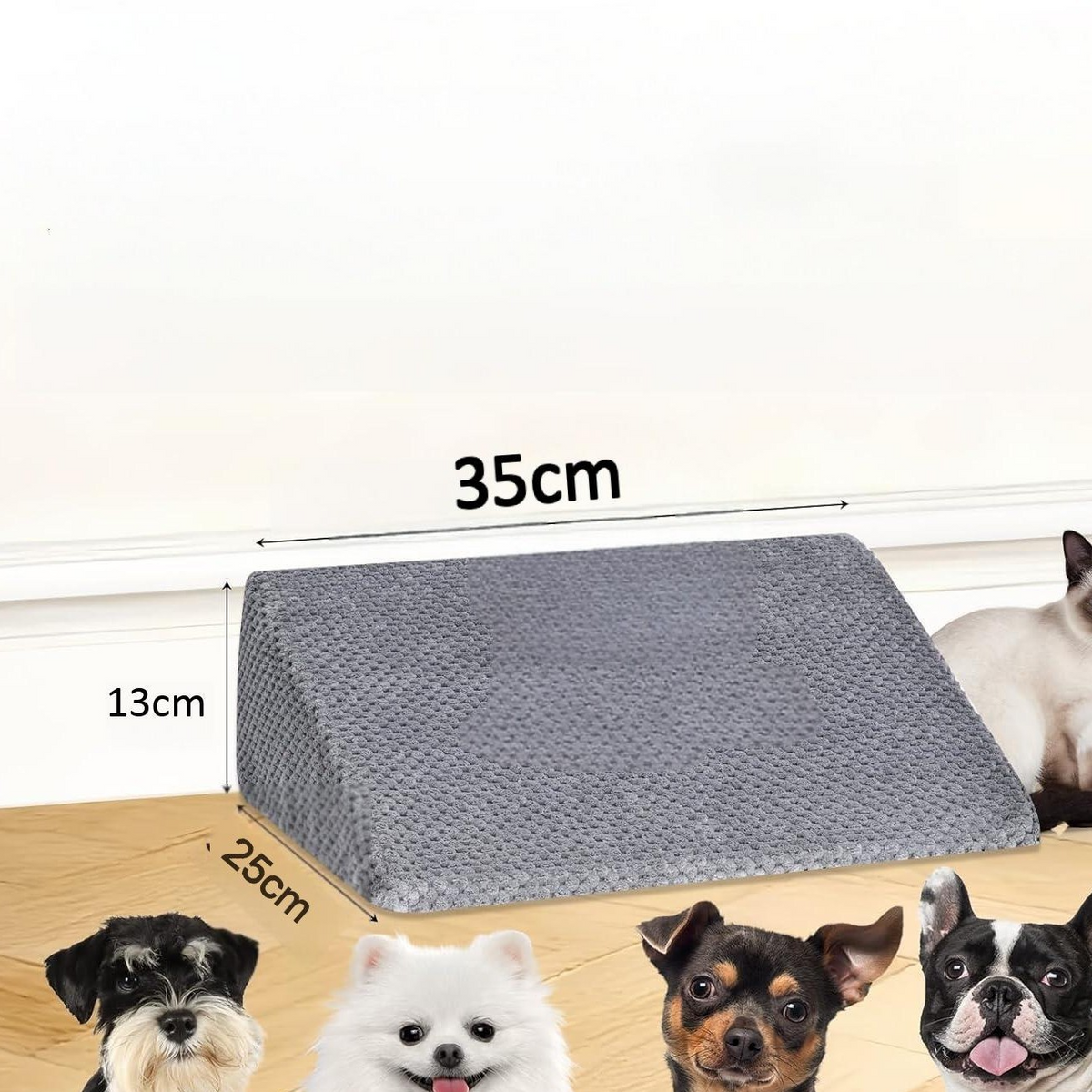 Gray foam wedge step measuring 35 cm wide, 25 cm deep and 13 cm high with small dogs and a cat around it