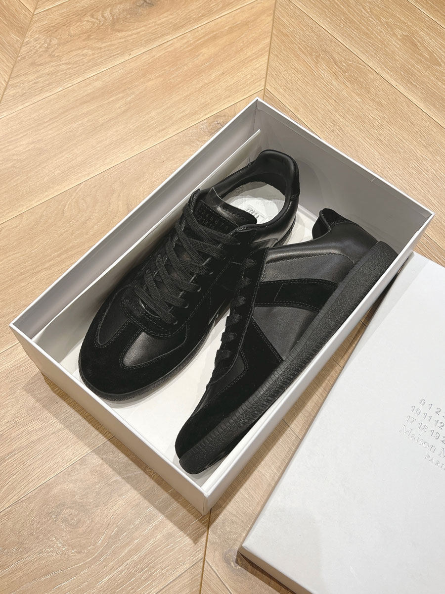 Unisex Casual Flat Shoes | close up material texture