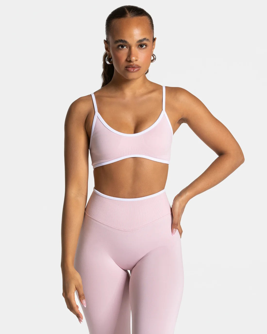 Model in the seamless yoga set with padded bralette and high-waisted leggings