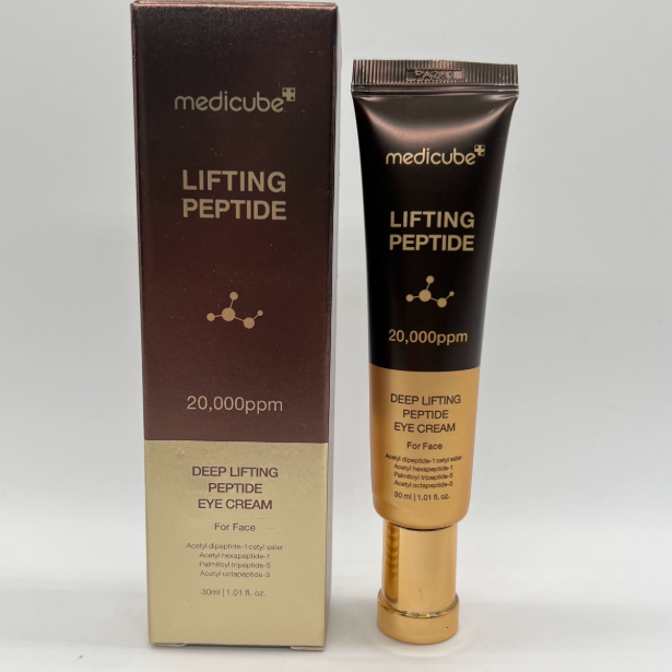 Kojic Acid Turmeric Eye Serum 30g | scale reference with hand