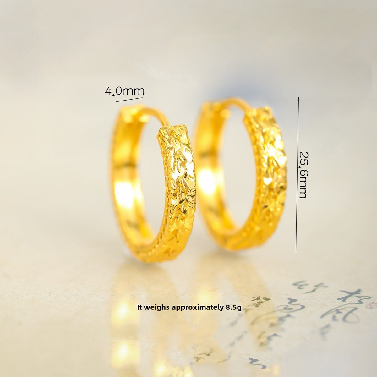 Gold-plated hoop earrings marked 25.6 mm tall and 4.0 mm wide, with the approximate weight printed below