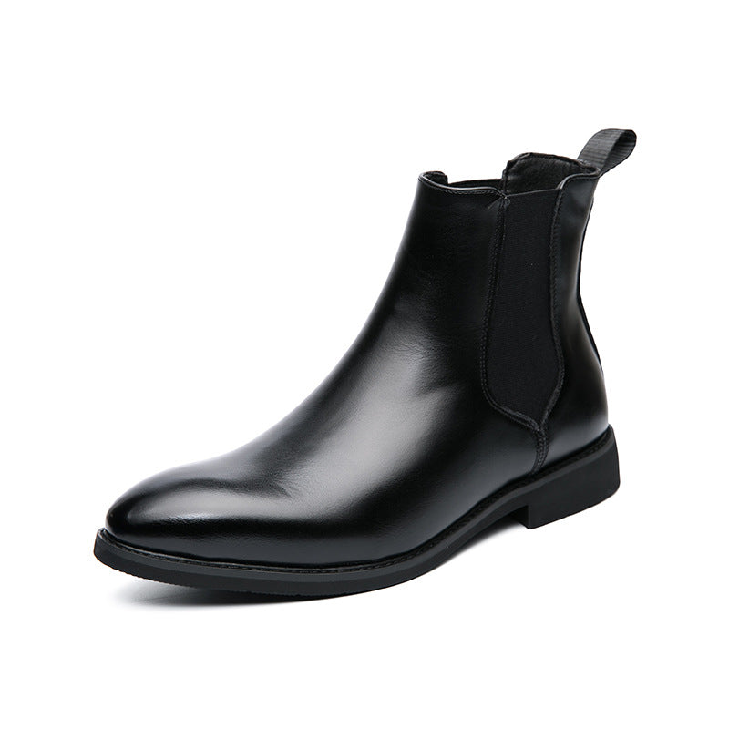 Black option photo of a glossy Chelsea boot in side view on white, pointed toe and pull tab, size 48