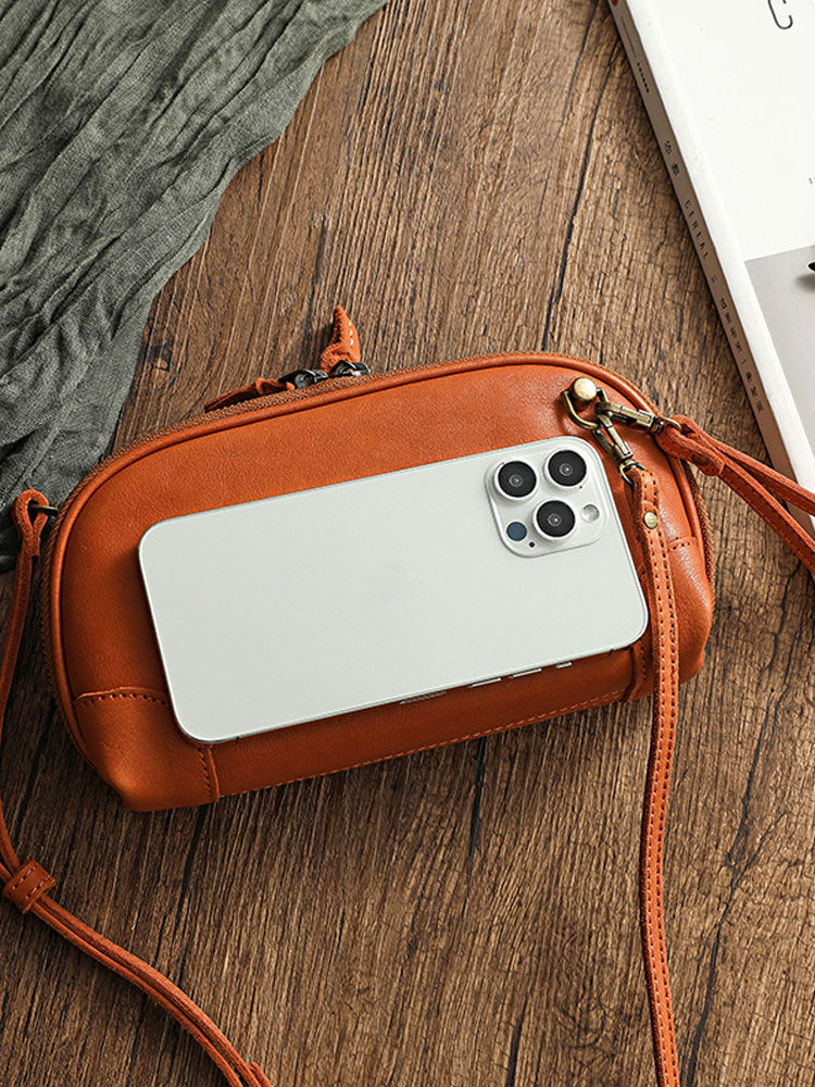 Retro Leather Women's Shoulder Bag | close up material texture