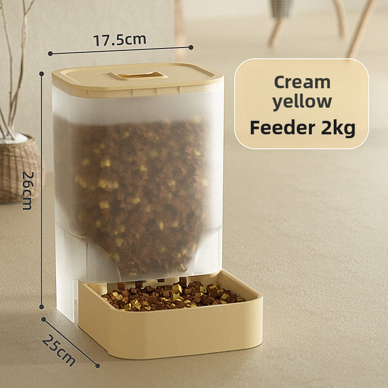 Close view of the water dispenser bowl refilled by the gravity reservoir