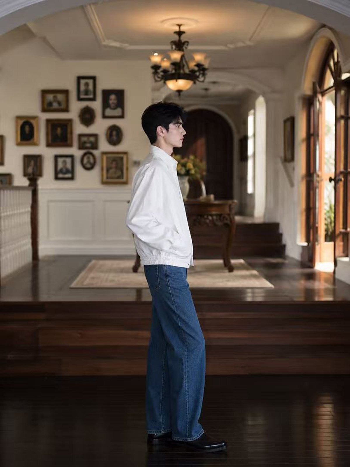 Straight-leg loose jeans