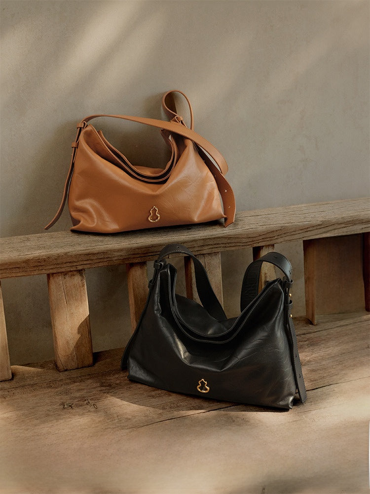 Bampo Half-Peak Genuine Leather | lifestyle in use