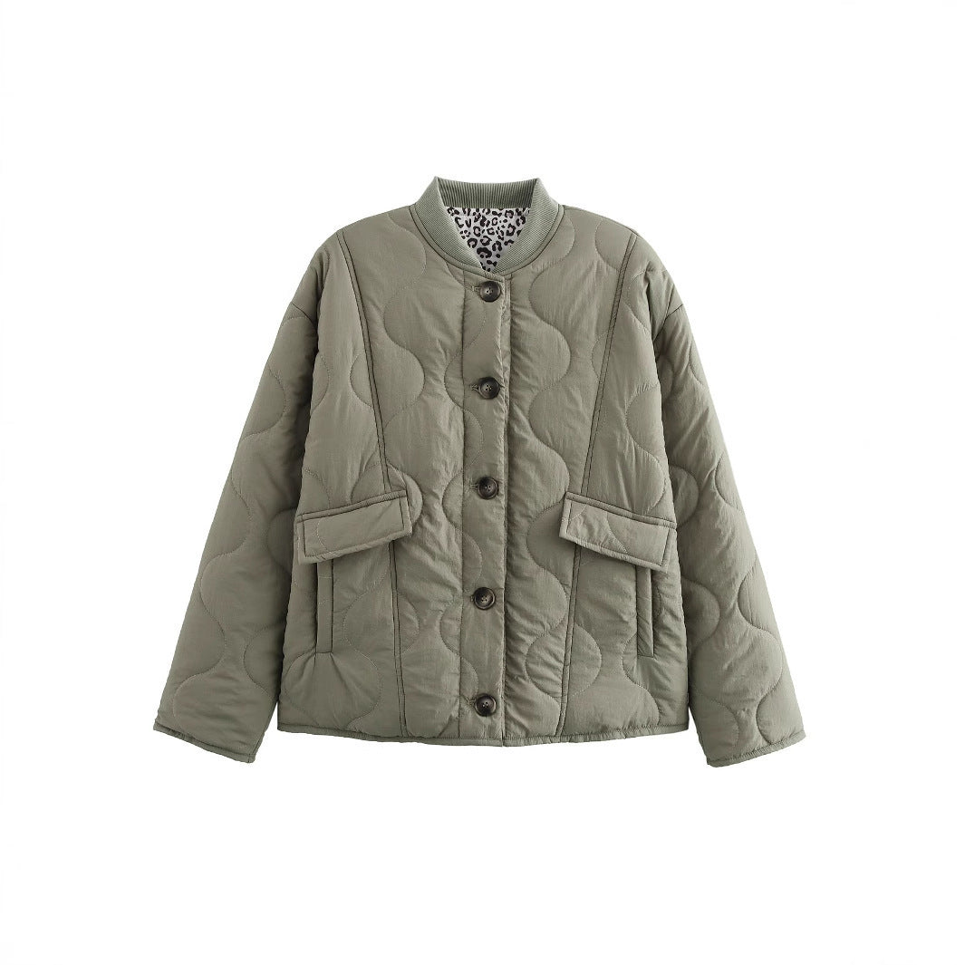 Single breasted button front and flap pockets of the quilted padded jacket