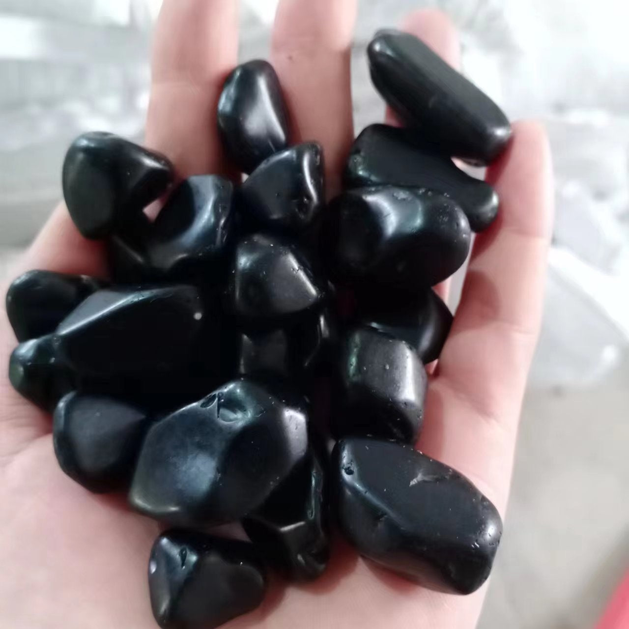 Small polished agate chips for vase filler and table scatter decoration