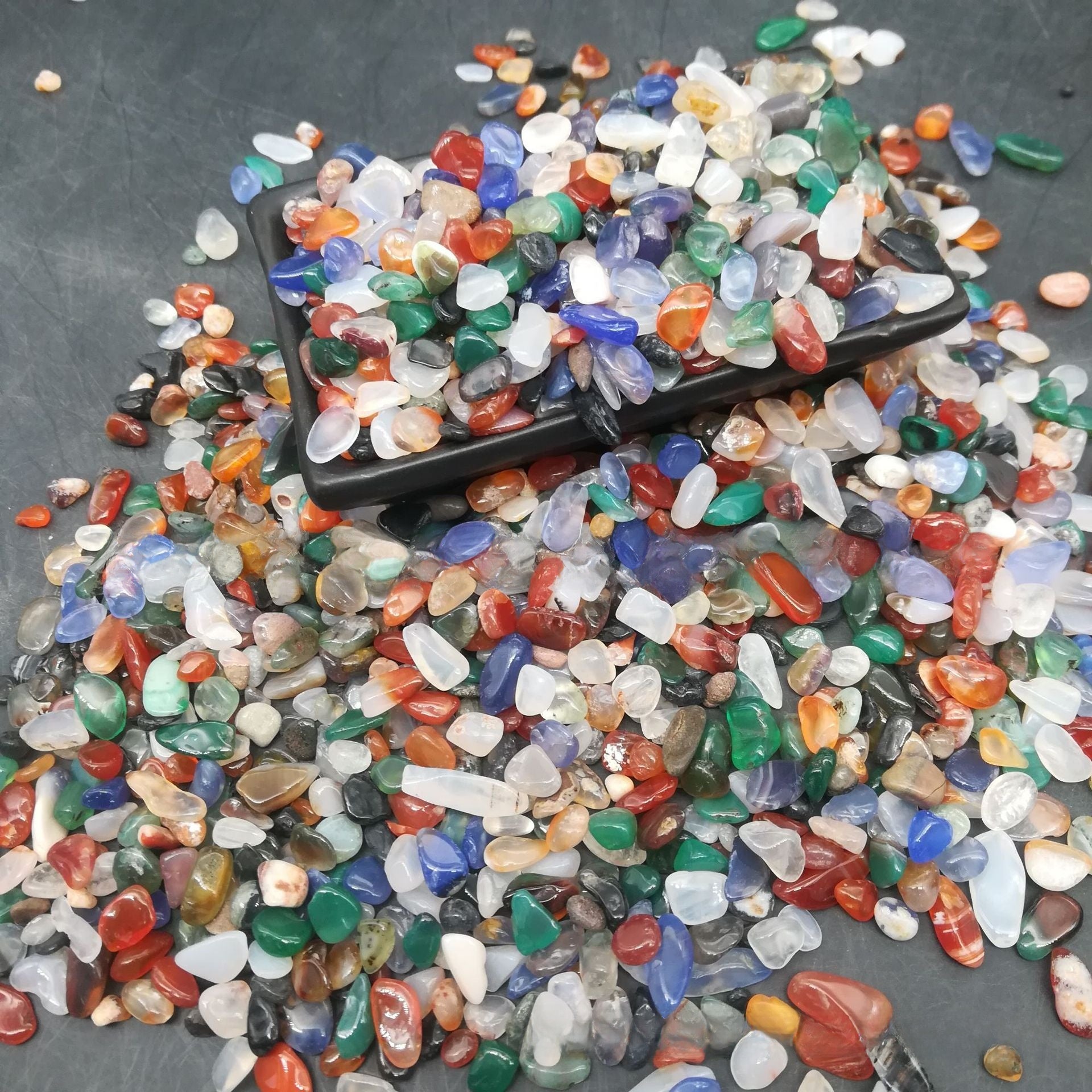Rainbow mixed agate decorative pebbles for terrarium and plant pot decor